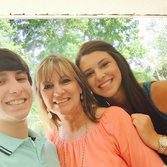 Meet your Posher, Lynn - Picture 1 of 1